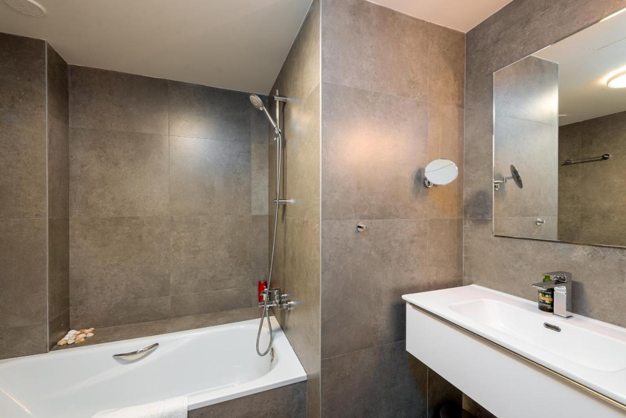 Luxurious Apartment With Sea Views Blue Suites B2-103 마닐바 외부 사진